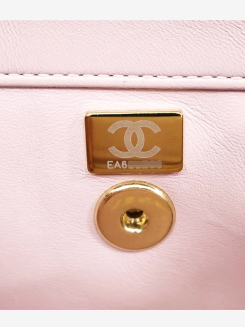 CHANEL Soft Pink Classic Quilted Lambskin Shoulder Bag with Gold Chain - Picture 5 of 11
